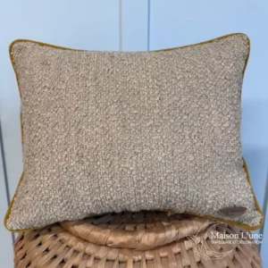 coussin taupe bouclette passepoil jaune