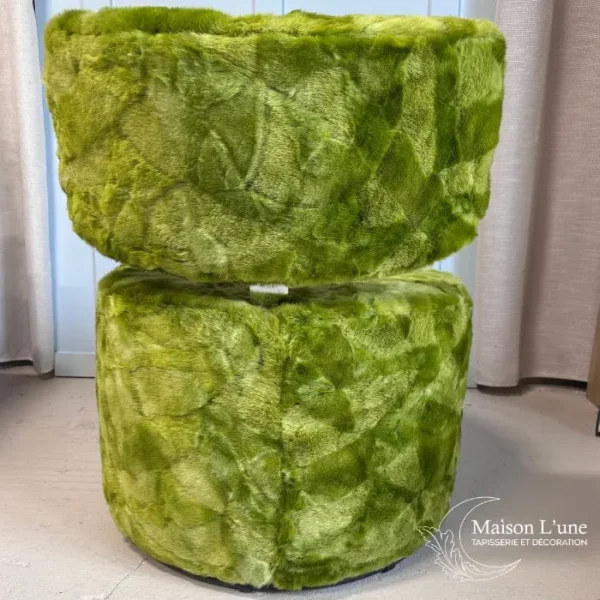 Fauteuil fausse fourrure verte de dos