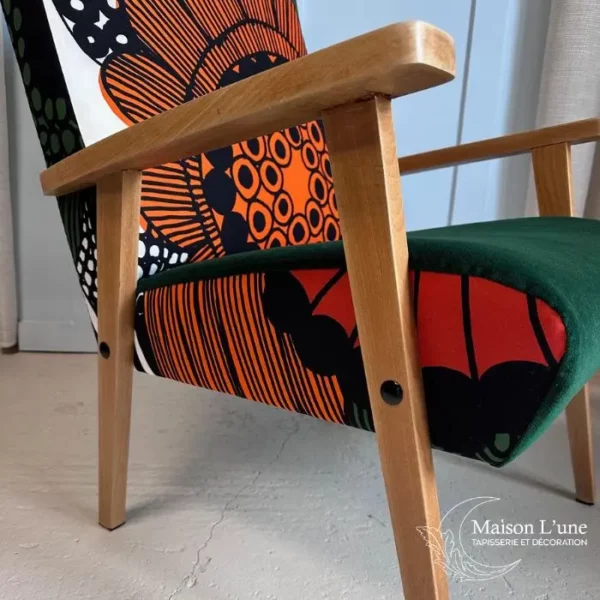 Fauteuil scandinave Esperanza motif 70's vert orange